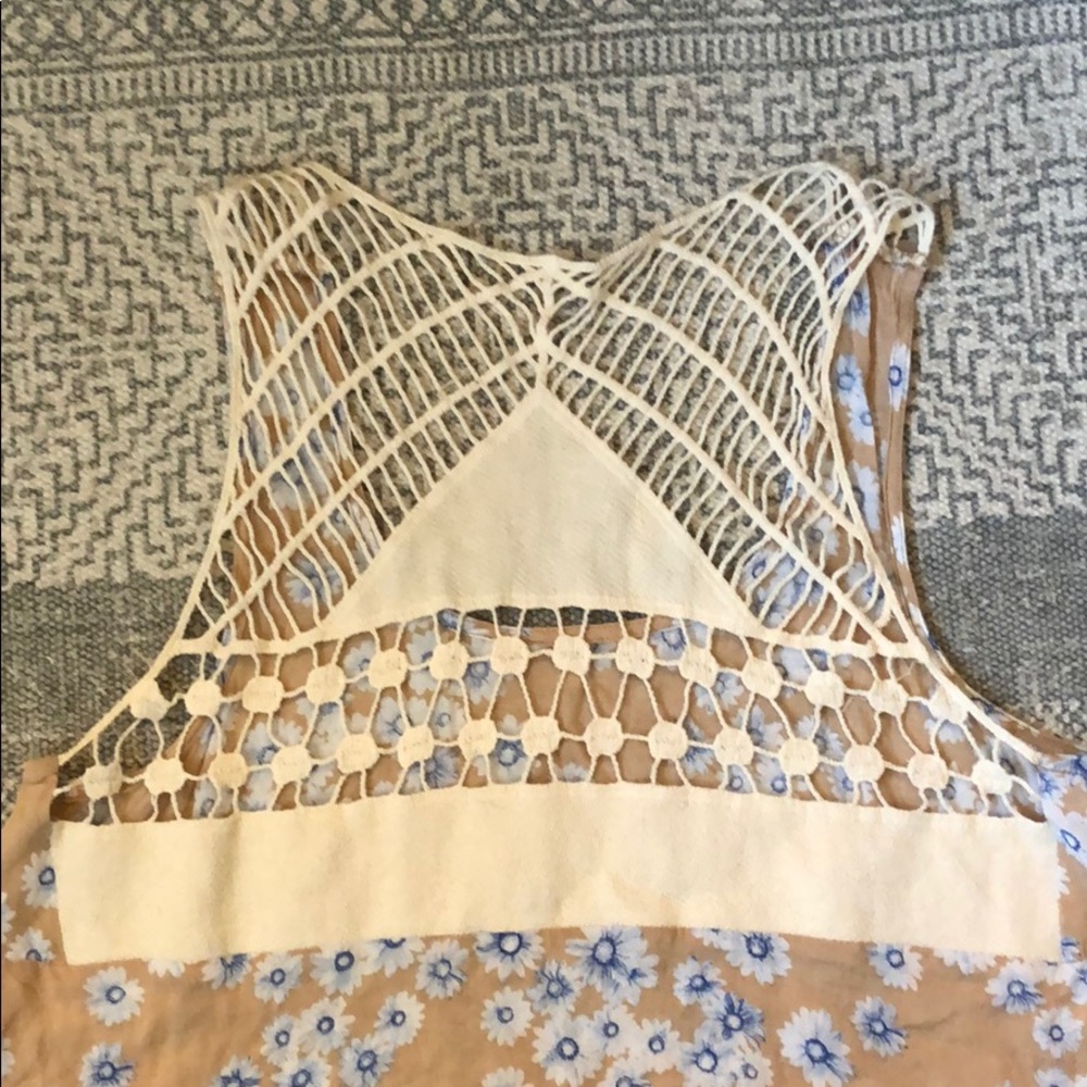 Tops - Picture 5 of 8